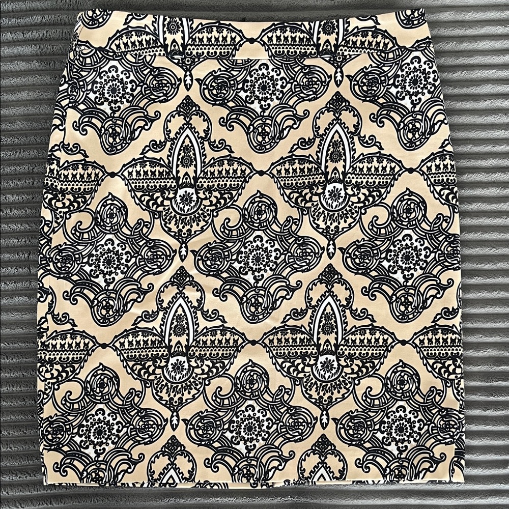 Elliott Lauren Black and Cream Ornate Pencil Skirt